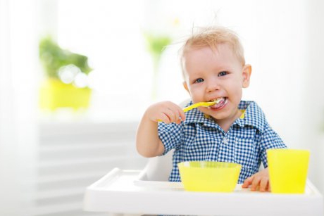 După vârsta de 1 an, care sunt nevoile nutriționale ale copilului?