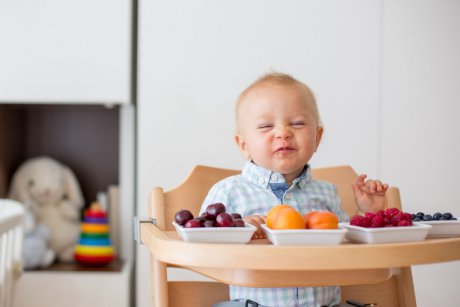 10 pași în alimentația copilului de vârstă mică