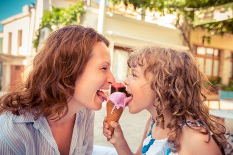 Personalitatea mamei influențează obiceiurile alimentare ale copilului