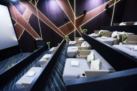 Veste minunată: un nou cinema, cu paturi duble în loc de scaune