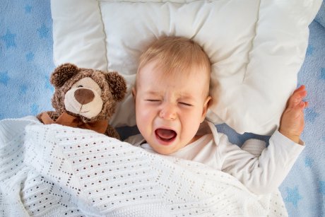 Studiu: bebelușii plâng noaptea pentru a-și împiedica părinții să le facă frați