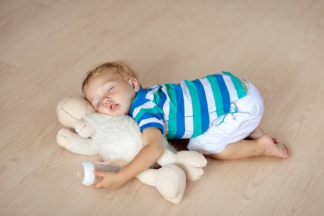 4 moduri prin care orele de somn neregulate vor afecta viața de adult a copilului tău
