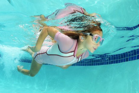 5 motive importante să folosești dopuri de urechi pentru copil la înot