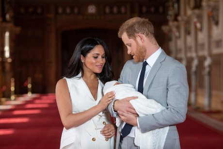 Meghan Markle și Prințul Harry caută bonă pentru Archie. Ce așteptări au