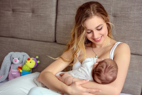 Laptele matern: rol, beneficii și alternative