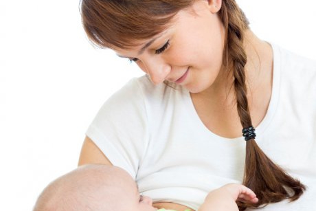 Alaptarea: obiceiuri de-ale mamei care pot dauna bebelusului