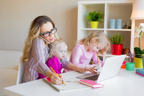 Studiu: femeile care au copii și job fulltime sunt cu 40% mai stresate decât cele care nu au copii