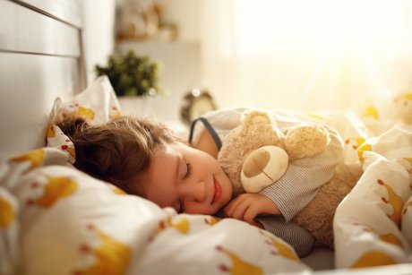 Somnul de prânz îmbunătățește rezultatele academice ale copiilor, spune un nou studiu