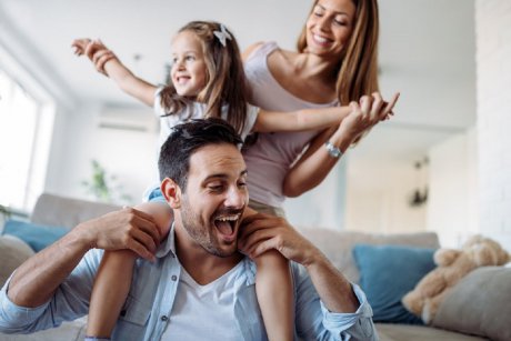 Cercetătorii au decis: copiii îi fac pe părinți mai fericiți, până la urmă