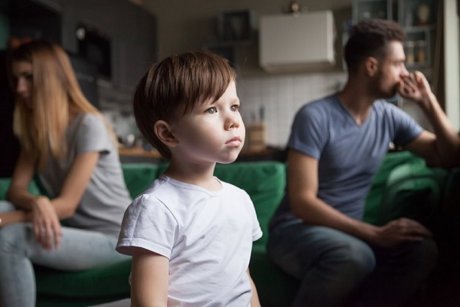 De ce a sta împreună de dragul copiilor este mai periculos decât divorțul