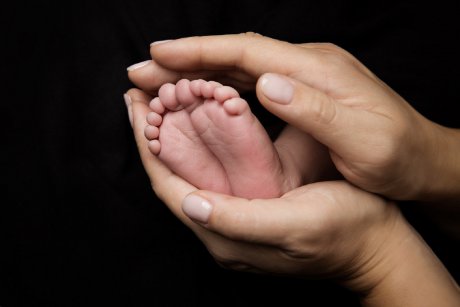 Cum ai grijă de pielea bebelușului în primele zile de viață