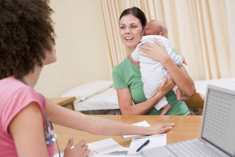 Ce spune neonatologul că trebuie să faci în prima zi acasă a bebelușului