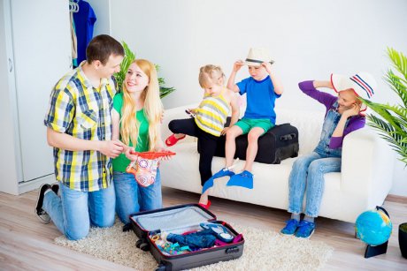 Vacanța cu copilul: Lista completă de lucruri ce nu trebuie să lipsească din bagaj