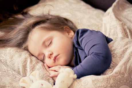 Copiii sub această vârstă au mai multă nevoie de somn