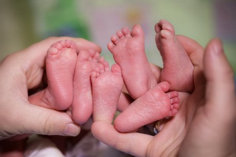 Curaj de mamă: însărcinată cu tripleți, a intrat în travaliu și și-a salvat primul născut până ce a venit echipajul medical