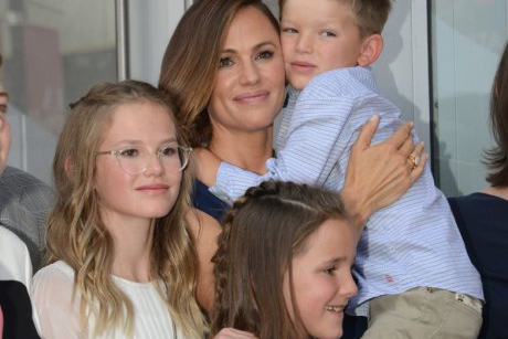 Jennifer Garner: copiii mei îmi spun să mă demachiez când vin de la o ședință foto. Ei o vor pe mami!