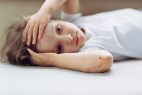 Primul lucru pe care trebuie să îl faci dacă s-a lovit la cap copilul
