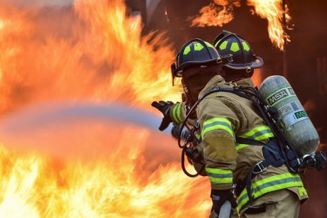 Tragedie cumplită! 8 bebeluși uciși de incendiul dintr-o maternitate