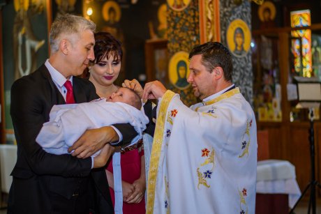 Cum alegi fotograful potrivit pentru botezul copilului?