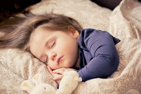 Cum să alegi o saltea de pat pentru copii, adaptată morfologiei acestora?