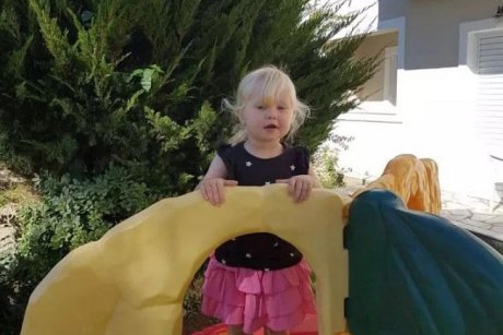 O fetiță de 3 ani a murit din cauza unei supradoze de paracetamol