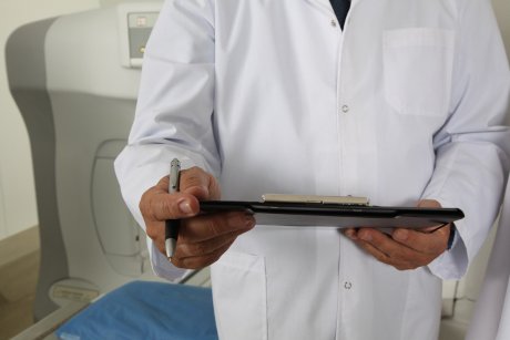 Un medic este acuzat că a scos uterul femeilor fără consimțământul acestora
