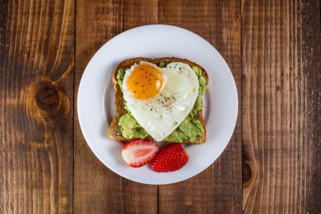 Dacă vrei să ai o inimă sănătoasă, mănâncă micul dejun la ora asta