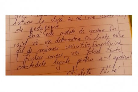 Revolta unei mame către un profesor: „ASTA face o mamă care nu crede în capul plecat, în frica de notă și în terorizarea copilului să-și ia unul salariul!”