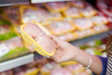 Alertă de la Comisia Europeană! Carnea cu gripă aviară a ajuns și în România