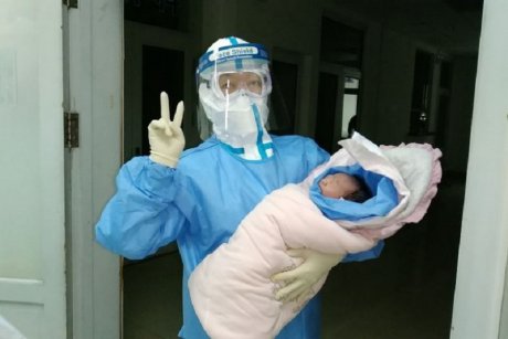 O gravidă infectată cu coronavirus a dat naștere unui bebeluș sănătos