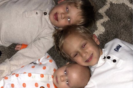 Șocul acestor părinți este de nedescris: 3 copii diagnosticați cu același tip de cancer de ochi