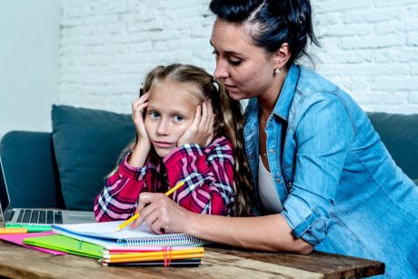 3 studii care ne arată cum trebuie să fie temele copilului ca să fie eficiente