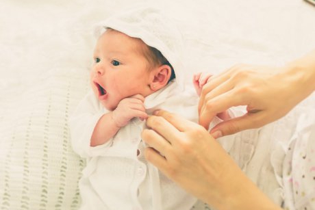 Torticolis bebeluși: ce trebuie să știe părinții