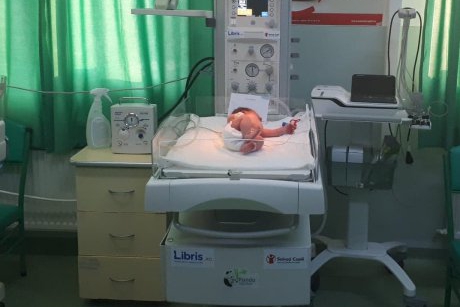 Salvați Copiii duce aparatură medicală necesară supraviețuirii prematurilor la Zalău! Rata mortalității infantile este aproape de două ori mai mare decât media pe țară