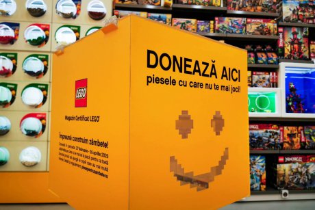 Piese pentru Zâmbete, primul program de donare de piese LEGO® din România, lansat de Magazinele Certificate LEGO® și Fundația United Way România