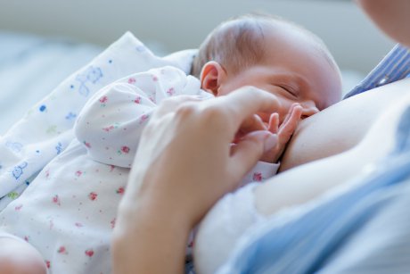 Studiu: variațiile de zahăr din laptele matern pot afecta dezvoltarea copilului
