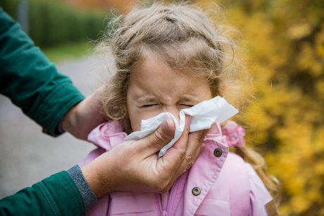 O mama diagnosticată cu coronavirus și-a trimis copilul la școală până ieri