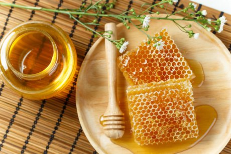 Tot ce trebuie să știi despre terapiile naturale cu miere și propolis