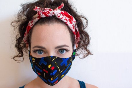 8 tutoriale care te învață cum să faci o mască de față acasă