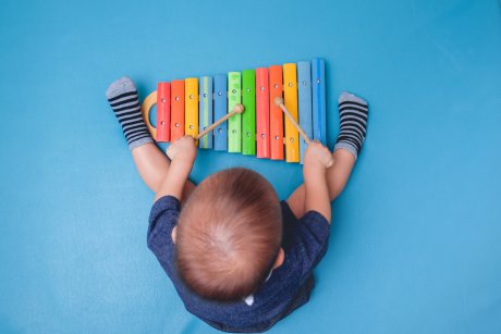 Ce legătură există între muzică, joc și dezvoltarea și creșterea copilului