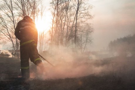 Cernobîlul arde de 9 zile. Unde va ajunge norul radioactiv și cât de periculos este