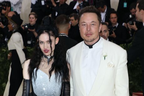 Elon Musk a devenit tată pentru a șaptea oară cu cântăreața Grimes