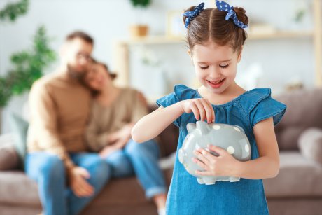 Ce înseamnă banii pentru copilul tău? Află când este timpul să începeți educația financiară
