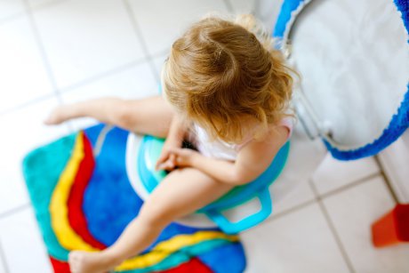 Până la ce vârstă este indicat să poarte scutece copilul? Pediatrul răspunde