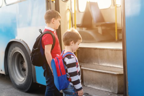 Elevii vor putea circula cu mijloacele de transport în comun gratuit, doar în baza carnetului de elev