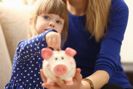 Cum dezvolți inteligența financiară a copilului tău?