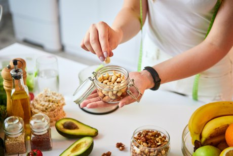 9 gustări sănătoase recomandate de nutriționiști, când ai buget limitat