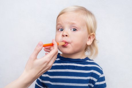 7 întrebări despre Ibuprofen în tratamentul copiilor infectați cu COVID-19 cu răspunsuri de la pediatru