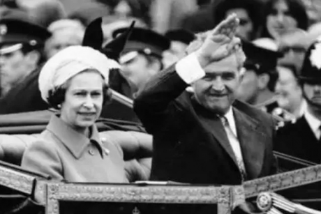Secrete amuzante din istorie: Regina Elisabeta s-a ascuns de Ceaușescu într-un tufiș când acesta se afla în vizită la Palatul Buckingham