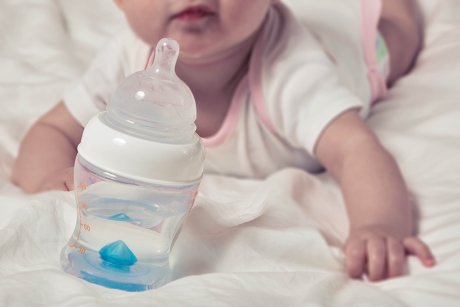 Bebelușii nu au nevoie de apă, chiar dacă este caniculă